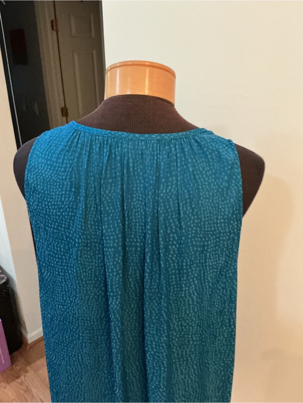 Jennifer Lopez Embellished Mixed Metal Grommet Shell Tank Top NWT XXL - Picture 4 of 12